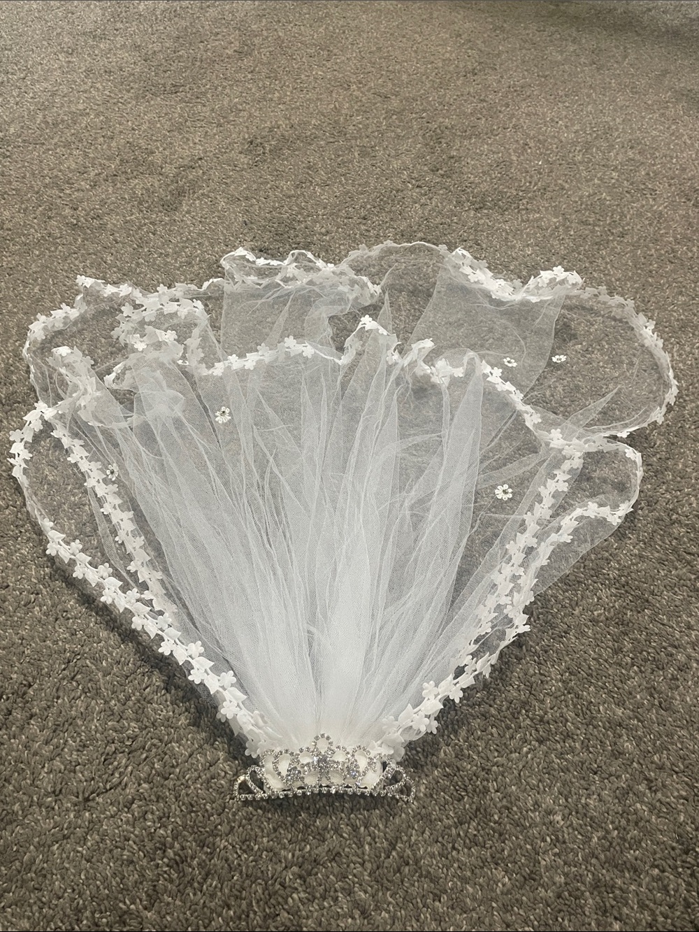 Children’s First Communion Veil with Floral Lace Trim- true white- never worn